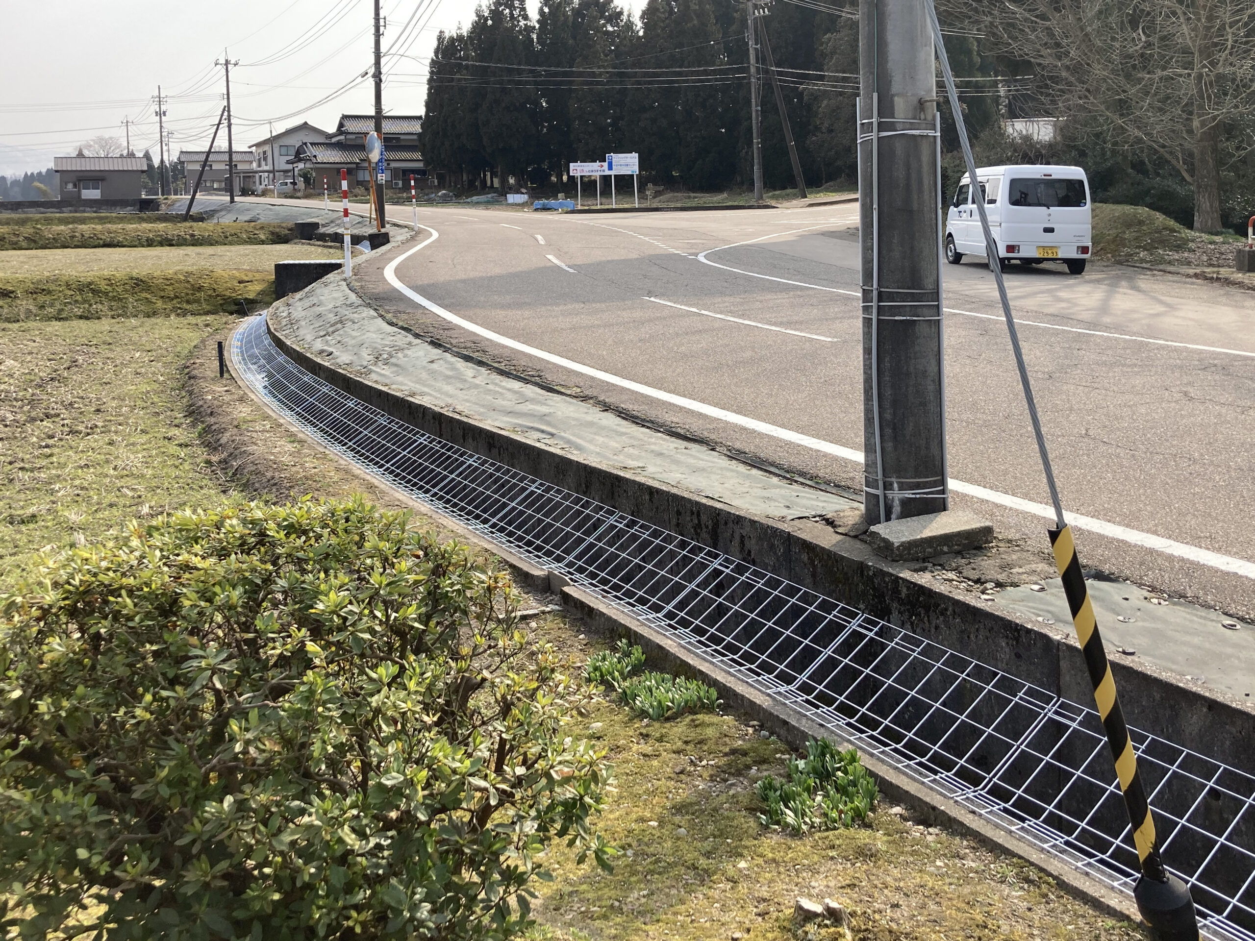 農業用水路　転落防止カバー（傾斜タイプ）